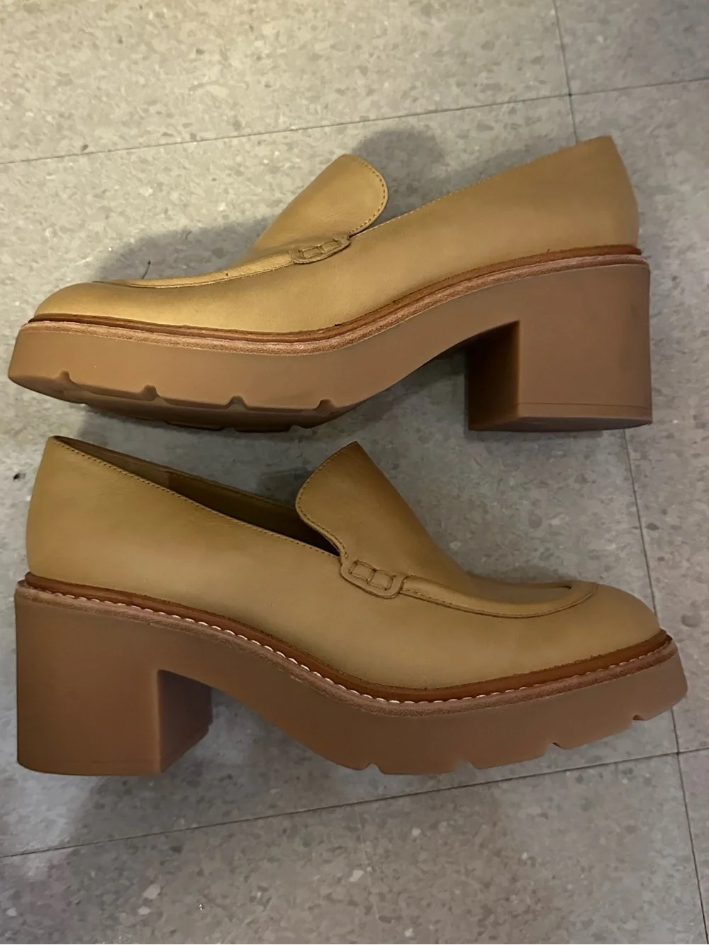 Vince Rowe Platform Leather Loafer Size 7.5 Lug Sole Chunky Shoes Natural Tan